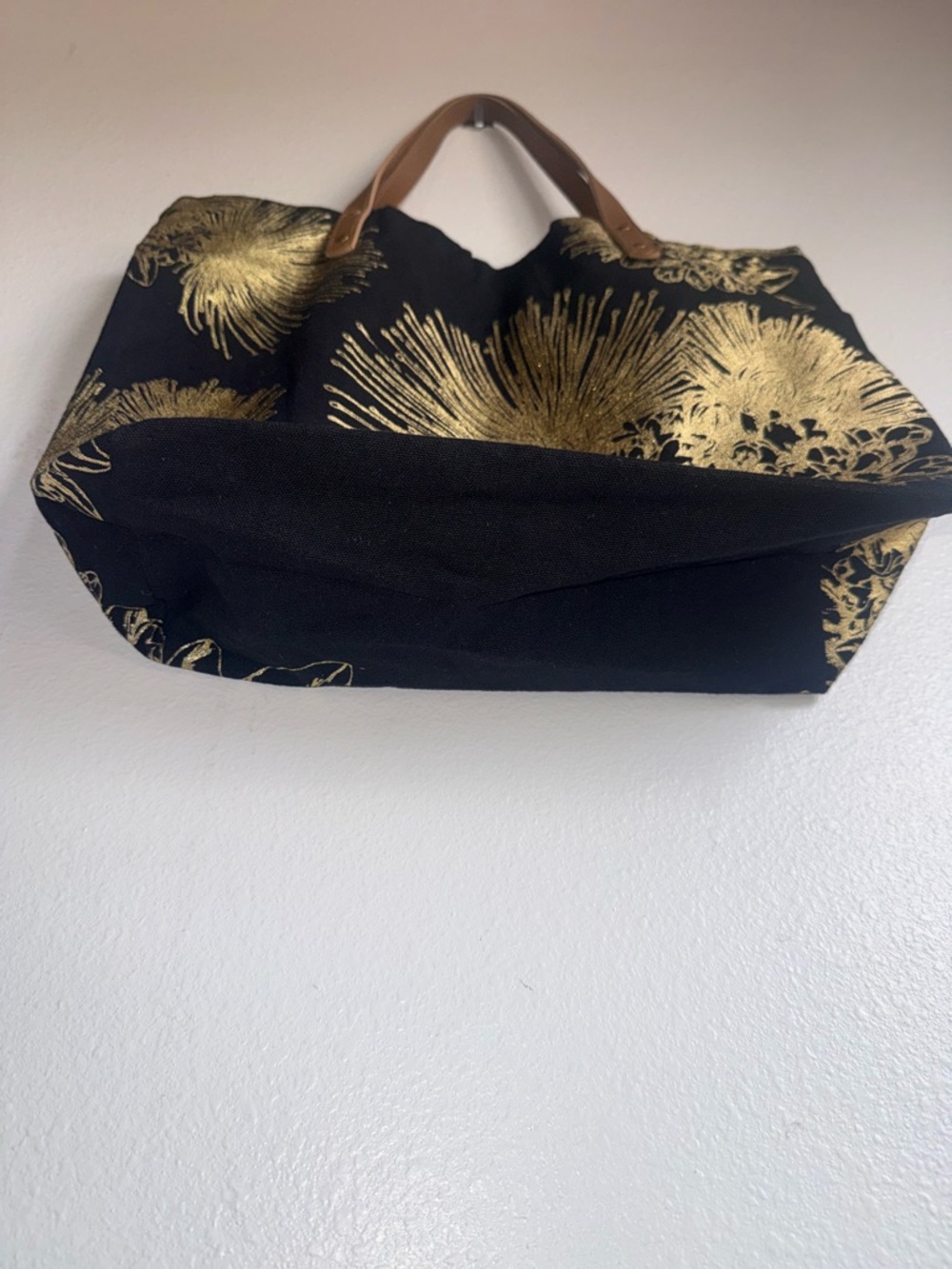 BNWT Kahulalea Tote Bag with Gold Floral Print and Brown Straps - Picture 3 of 7
